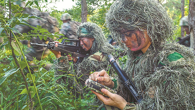 多型火力裝備跨晝夜實彈戰(zhàn)術考核 “燃爆”演兵場