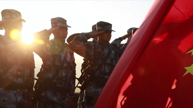 空軍官兵致敬偉大祖國：守衛(wèi)歲月安好，捍衛(wèi)每寸山河