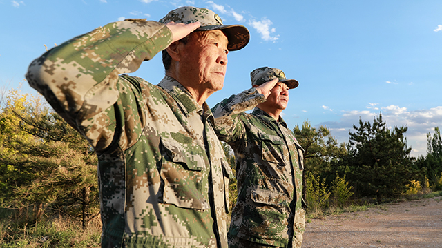 “立正！”將軍下達(dá)命令 百萬“雄兵”精神抖擻