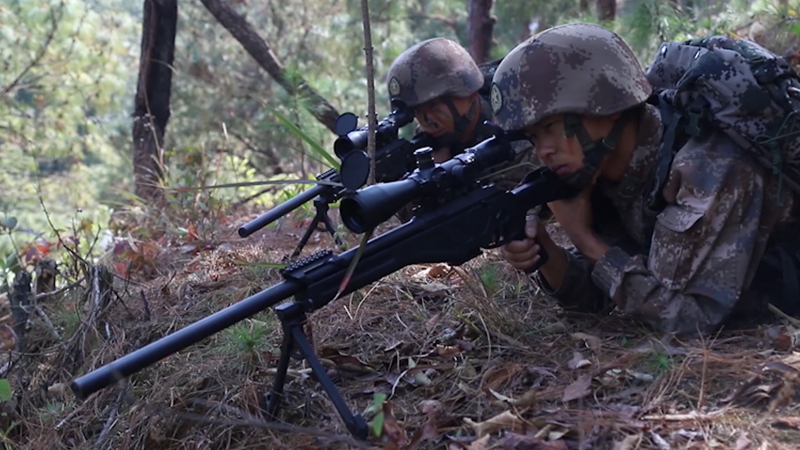 滇西高原：偵察兵極限連貫考核正在展開(kāi)