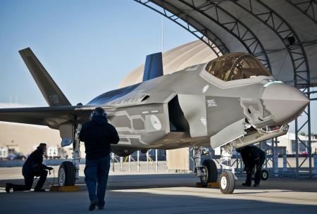 F-35_maintainers