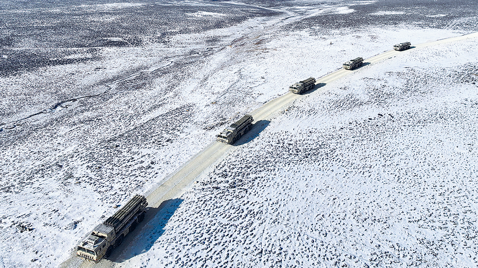 戰(zhàn)車馳騁雪原——陸軍某旅實(shí)戰(zhàn)化訓(xùn)練影像