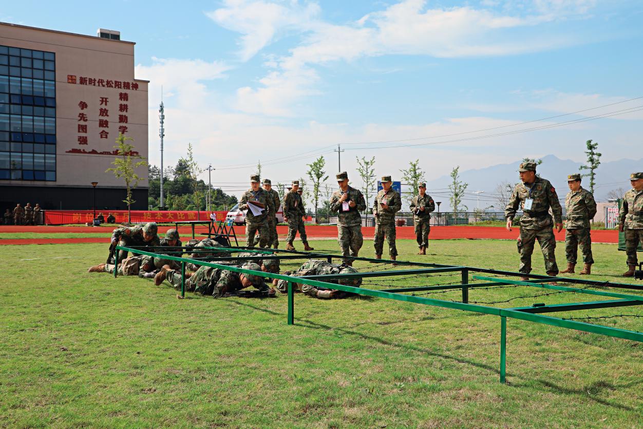 麗水市第七屆崗位練兵比武暨軍事體育競賽單兵戰(zhàn)術比武現(xiàn)場  程超萍（攝）