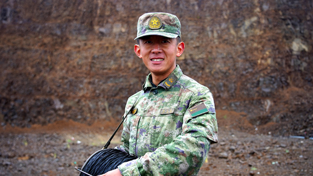 了不起的中國軍人丨第71集團軍某旅“鋼鐵電話連”二級上士周長亮——英雄連隊里的“飛毛腿”